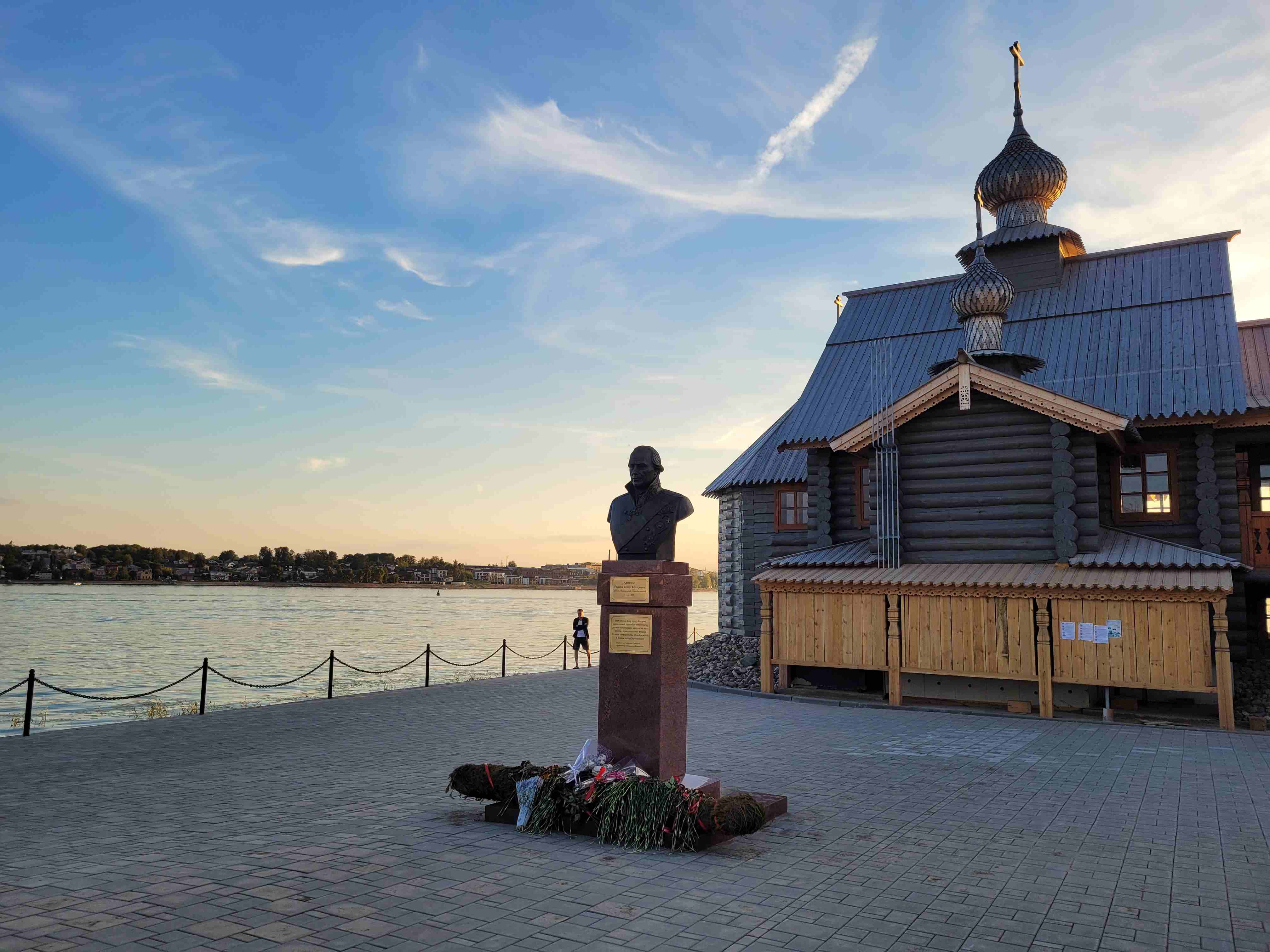 Бюст Федора Ушакова в Костроме — фото 4
